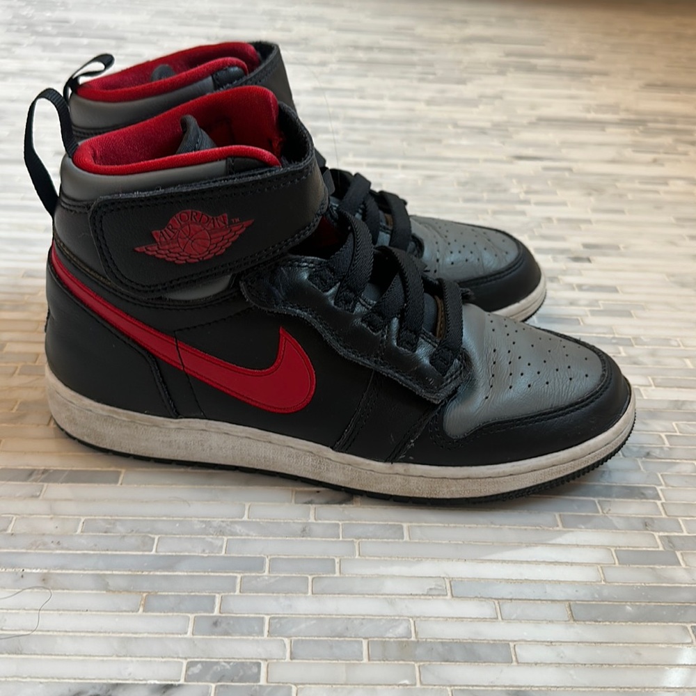 Air Jordan 1 High FlyEase Black Gym Red Smoke Grey - Size 5.5 Mens